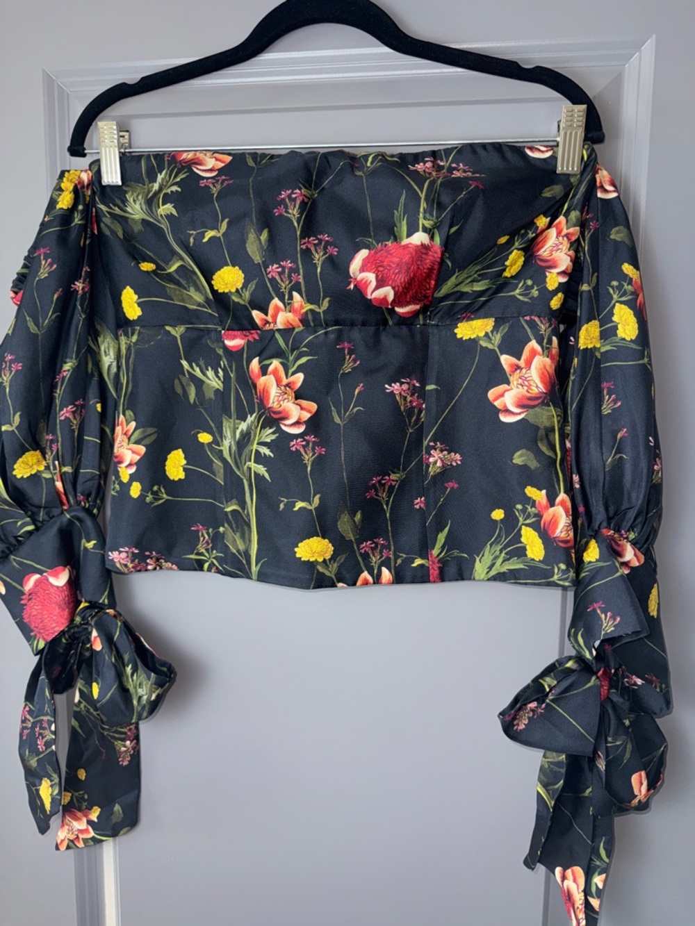 Mother of Pearl London Floral Off Shoulder Crop Top Tie Sleeve Black Multicolor